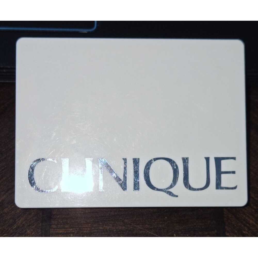 CLINIQUE Colour Surge Eye Shadow Trio Stay Matte Sable Shimmer Sage & Day Break - Picture 3 of 5